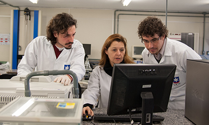 The Ocean Cleanup - Equipe de
pesquisadores da
UCS: aluno Kauê
Pelegrini (esquerda),
professora Rosmary
Nichele Brandalise e
professor
Diego Piazza.